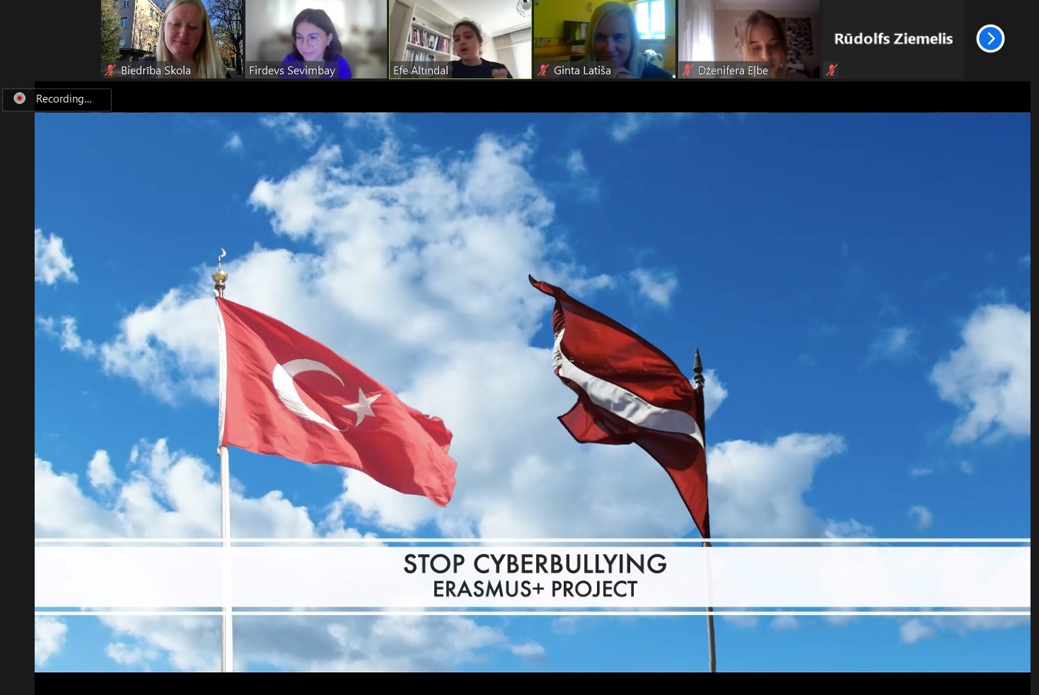 Virtuālā aktivitātē jaunieši mācās par kibermobingu